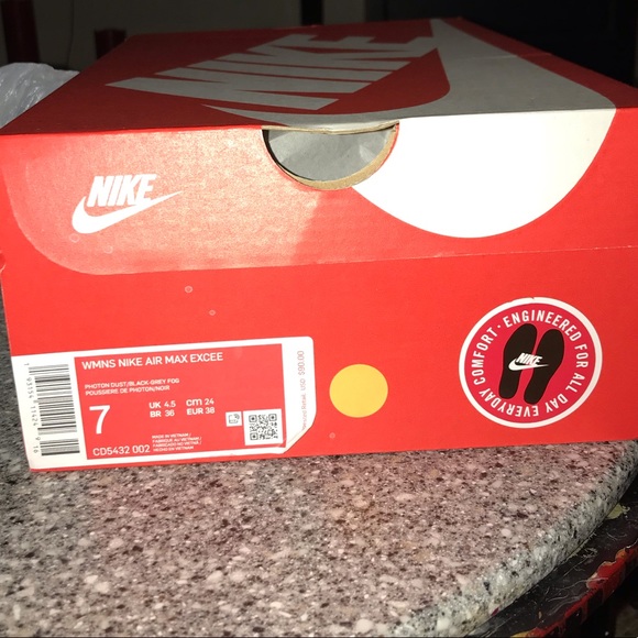 Size 7 Women’s air max - Picture 2 of 5